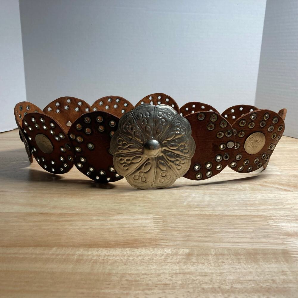 Vintage LAISE ADZER Tan Leather and Grommet Belt.